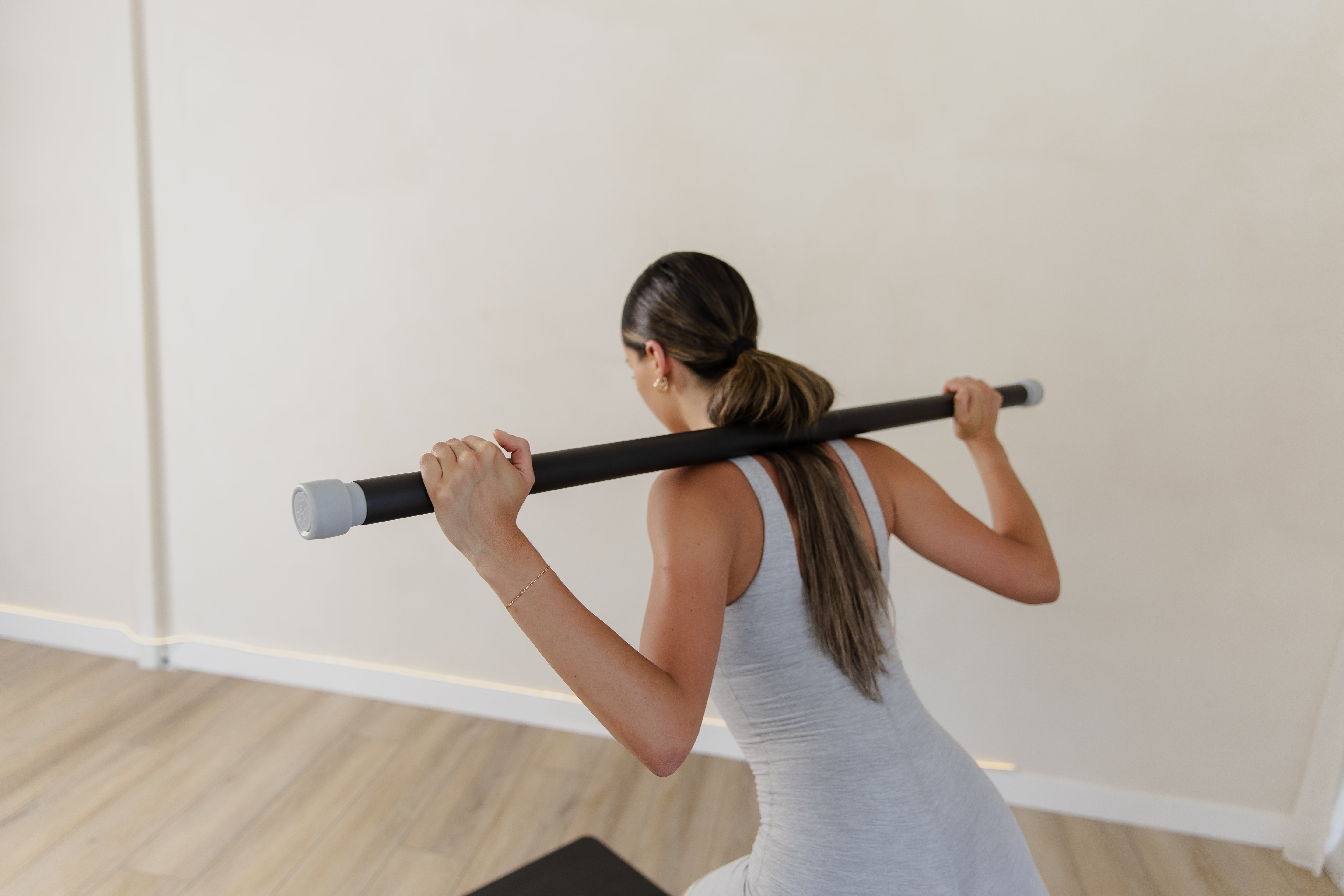 Weighted Bar 8kg Grey