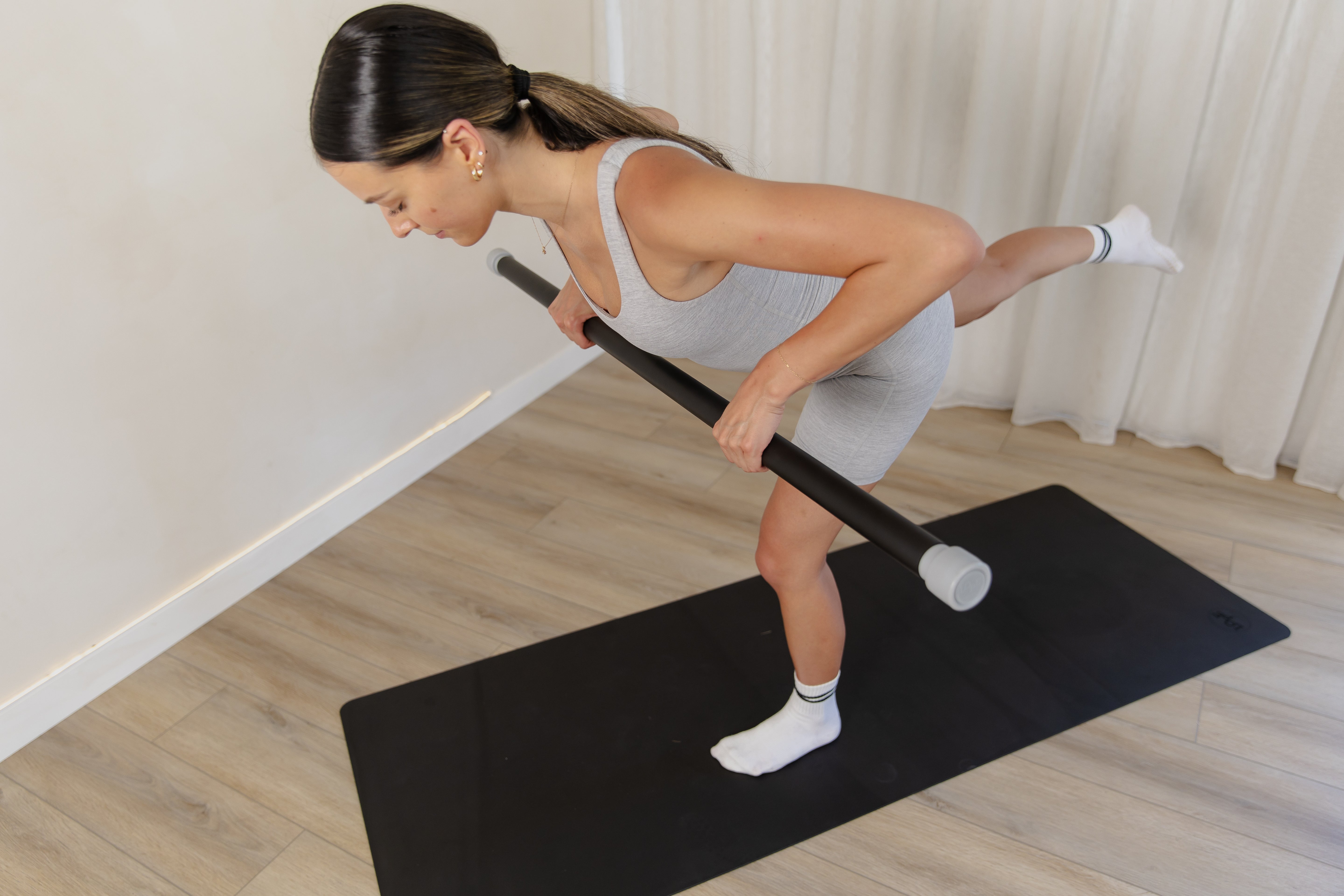 Weighted Bar 8kg Grey