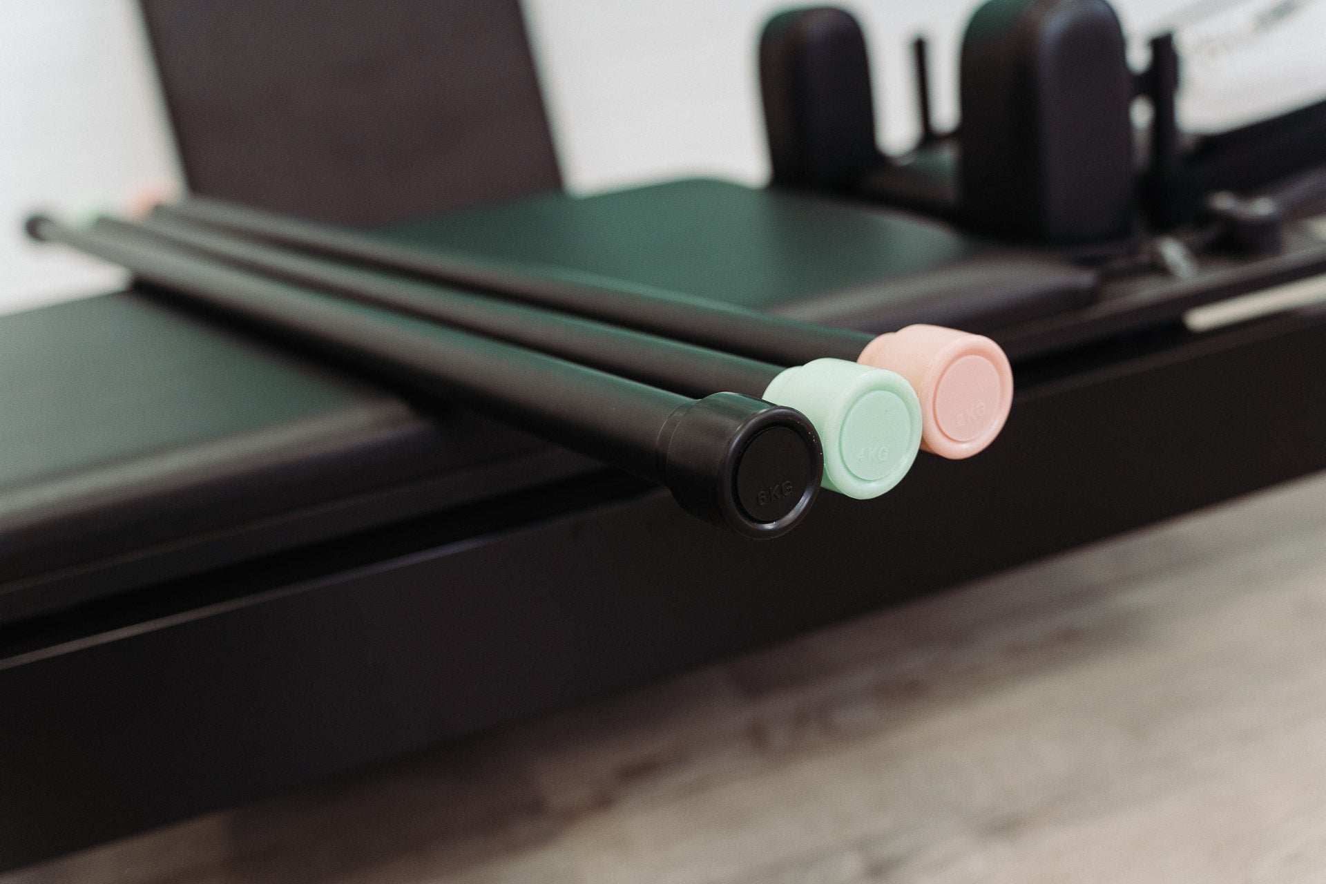 Weighted Bar 6kg Black