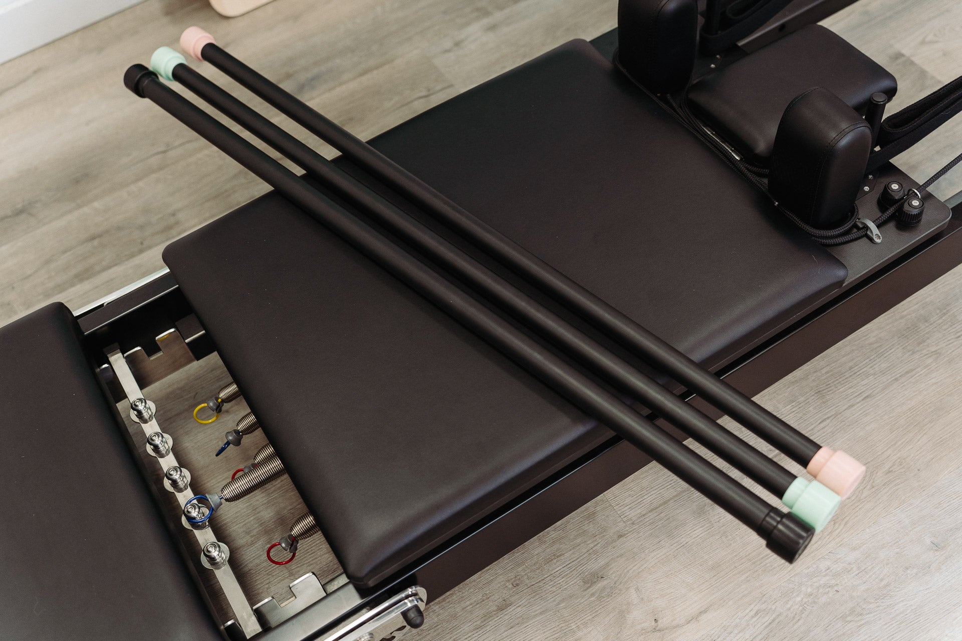 Weighted Bar 6kg Black