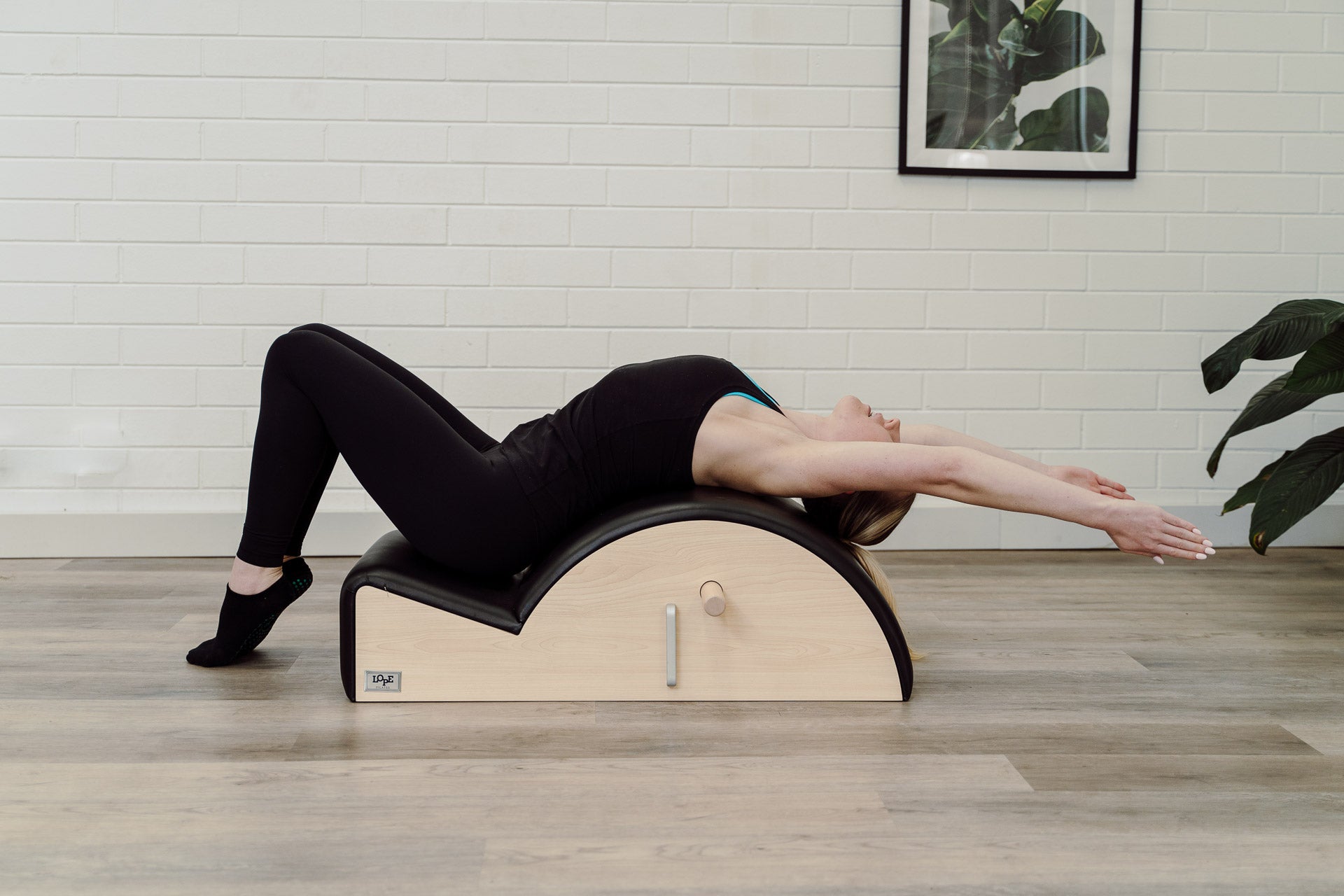 Spine Corrector Black